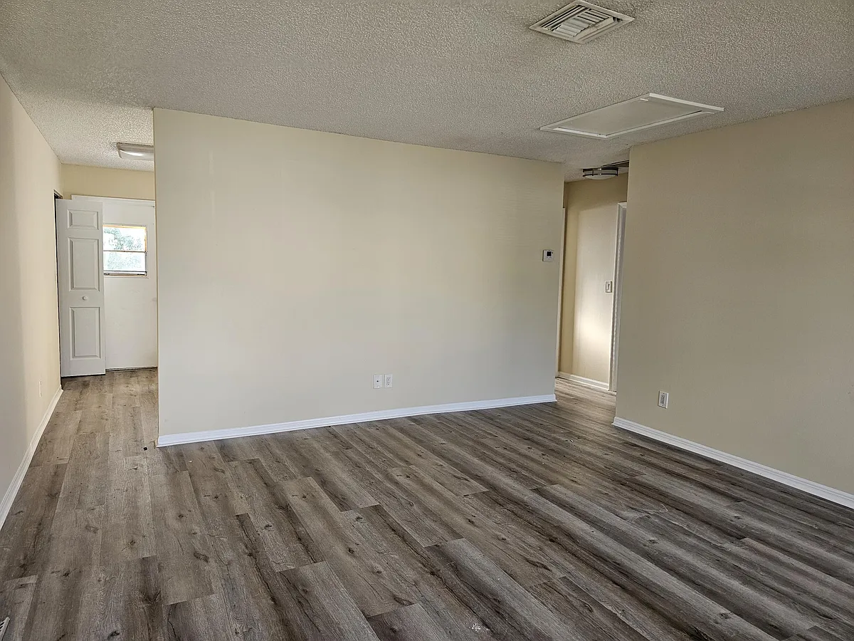 Building Photo - 1360 Park Ln