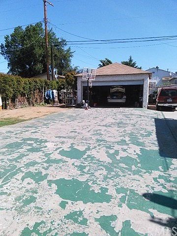 2nd image of 651 E 55th St