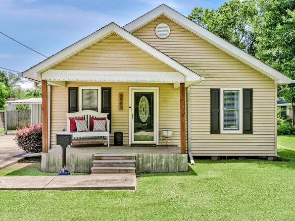 4943 Wilson St, Groves, TX 77619