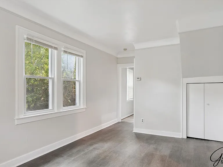 4082 Hereford St — Photo 4