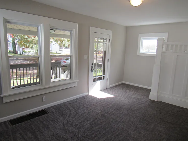 320 Zeller Ave — Photo 9
