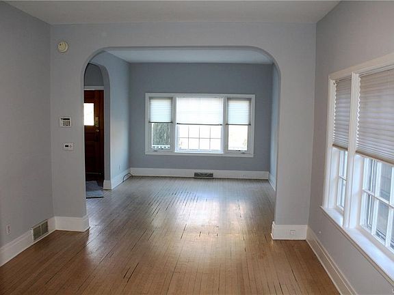 4th image of 371 Pennsylvania St
