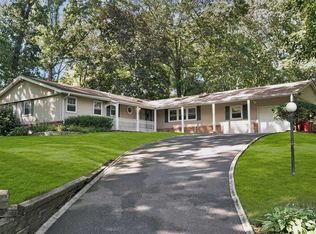 101 Eddy Dr, Huntington Station, NY 11746
