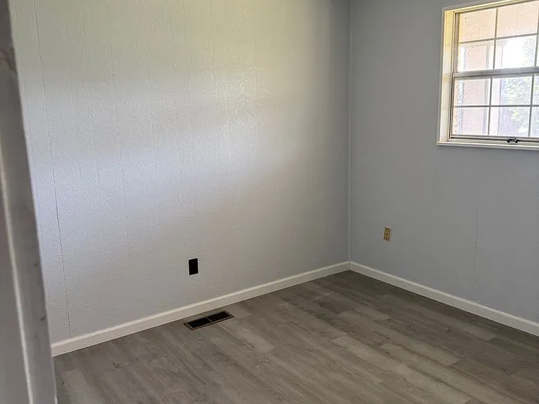301 Park Blvd — Photo 9