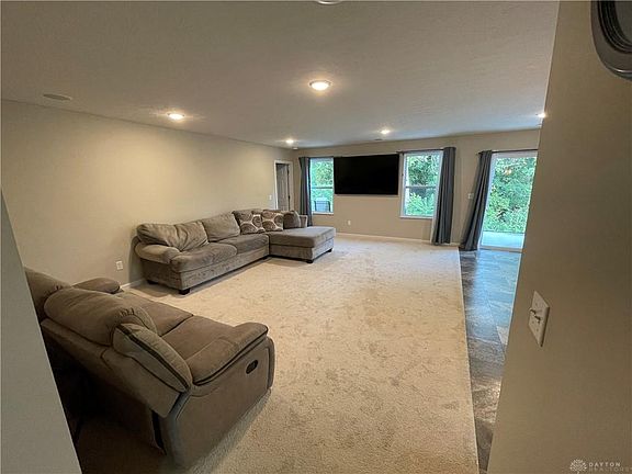 4th image of 745 Maxwell Ct