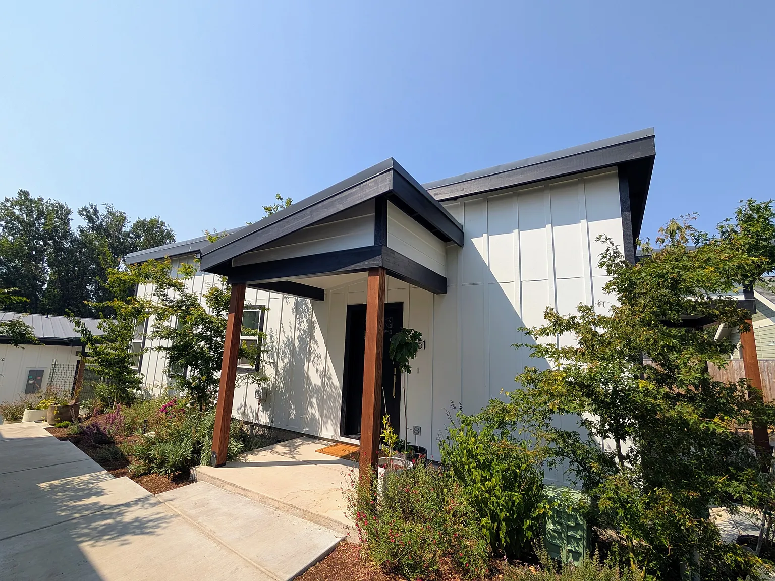 2 bed, 800 sqft, $2,500 — Photo 1