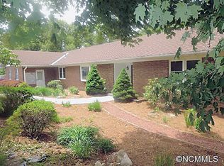 116 Pinewood Cir, Laurel Park, NC 28739