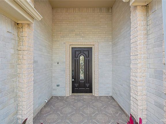 5th image of 1368 Garden Dr