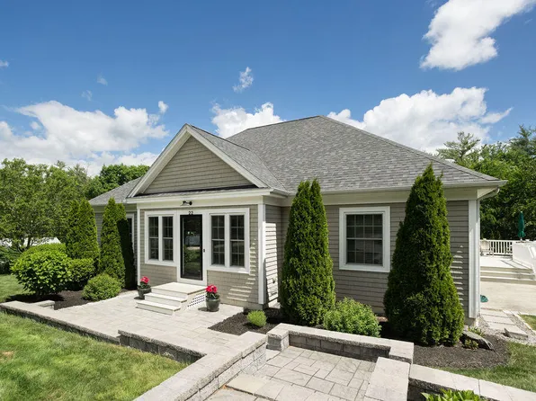 22 Field Avenue, York, ME 03909