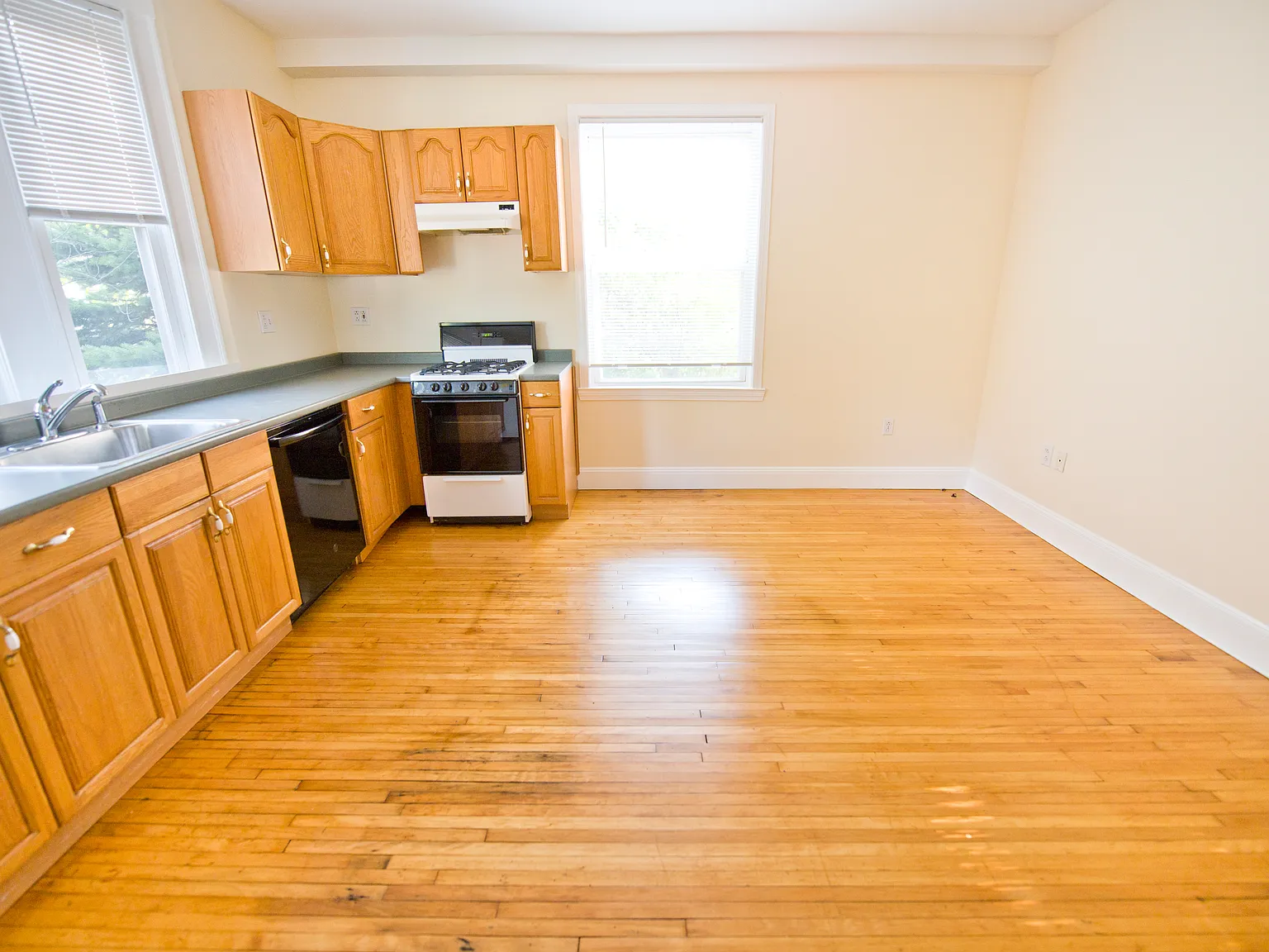 1 bed, 700 sqft, $2,400 — Photo 4
