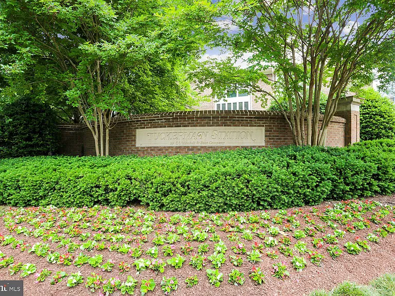 5717 Brewer House Cir #102 — Photo 25