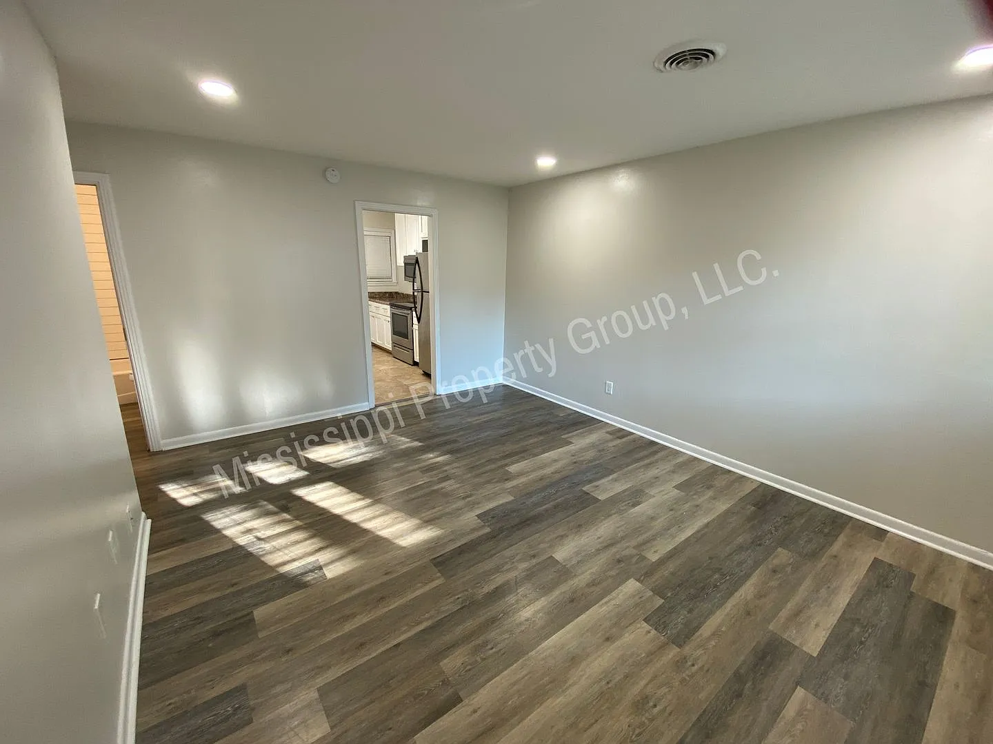 2br/2ba For Rent — Photo 2