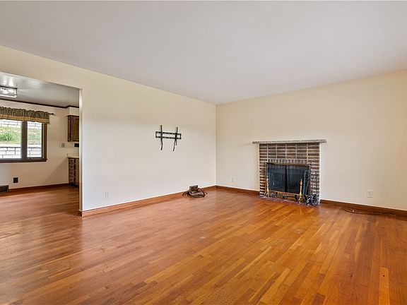 4th image of 604 Clawson Ave