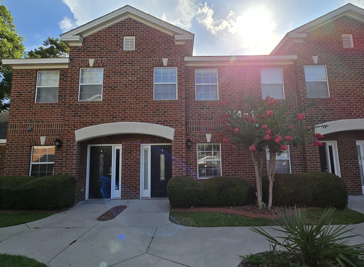 2 bed, 2.5 bath, 1100 sqft, $1,500 — Photo 1