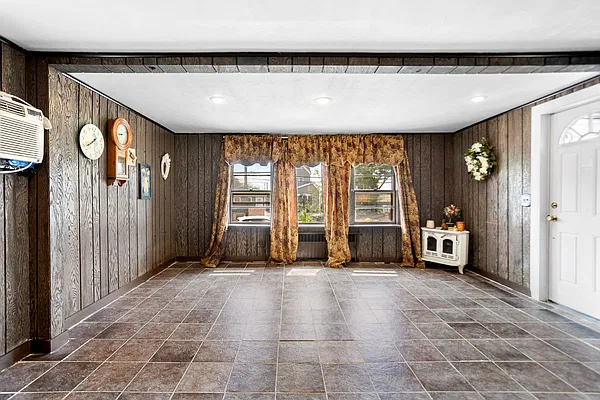Rented by E Realty International Corp | media 29