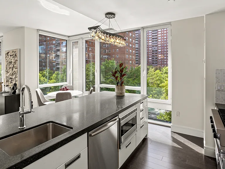 261 W 28th St #6B — Photo 7