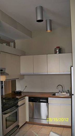Kitchen w/ DW