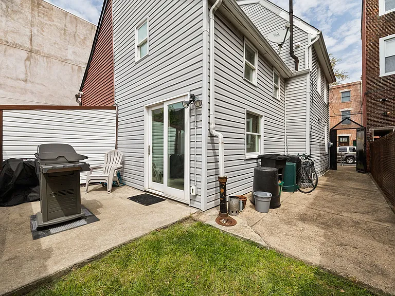 1130 Crease St — Photo 14