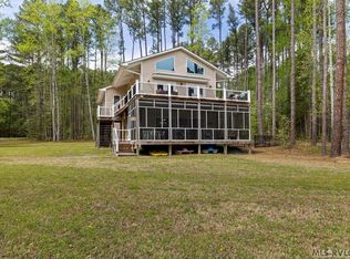 68 Country Club Dr, Gasburg, VA 23857
