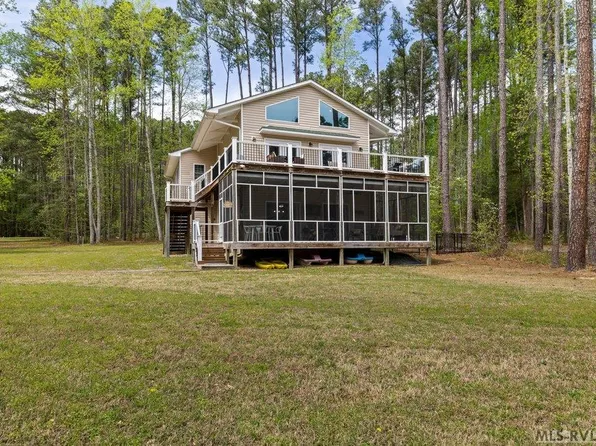 68 Country Club Dr, Gasburg, VA 23857