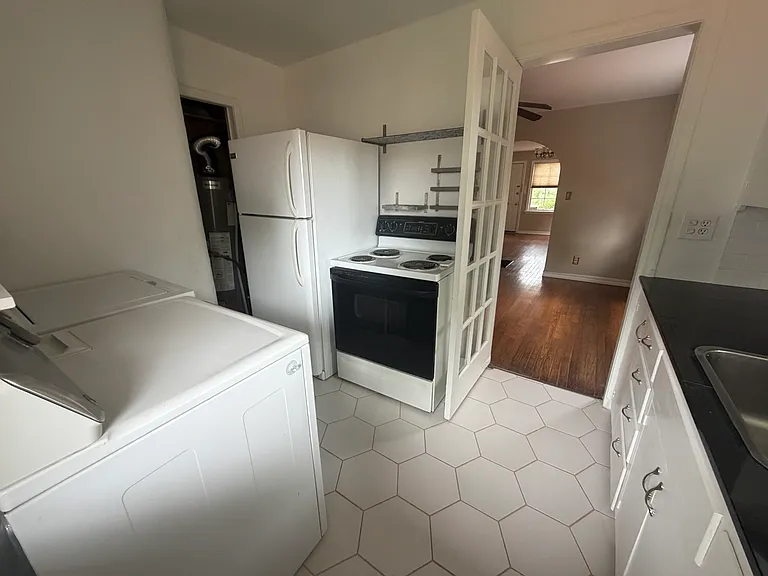3714 N Shartel Ave — Photo 7