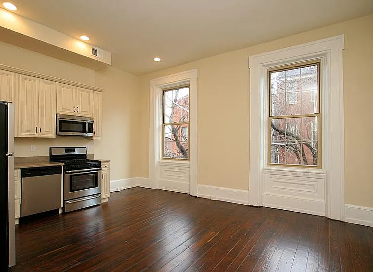 413 S 9th St — Photo 2