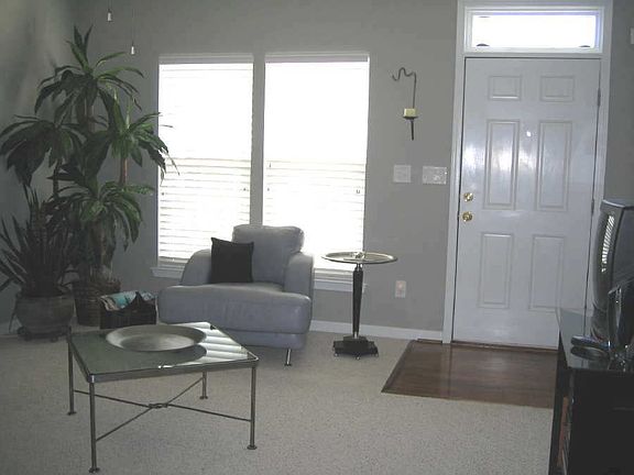 Living Room 14' 7" x 13' 7"