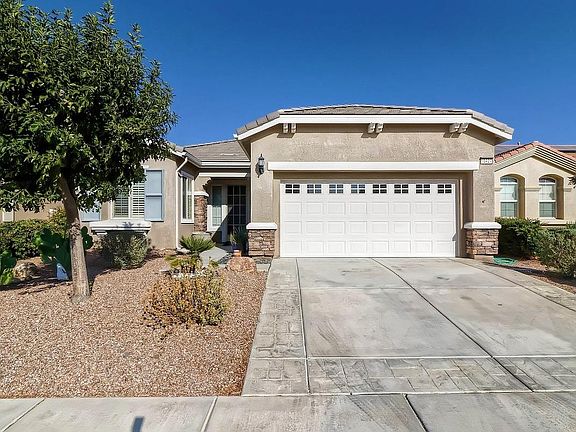 3rd image of 10427 Glen Oaks Ln