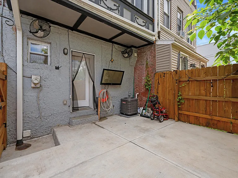 2809 W Jefferson St — Photo 16