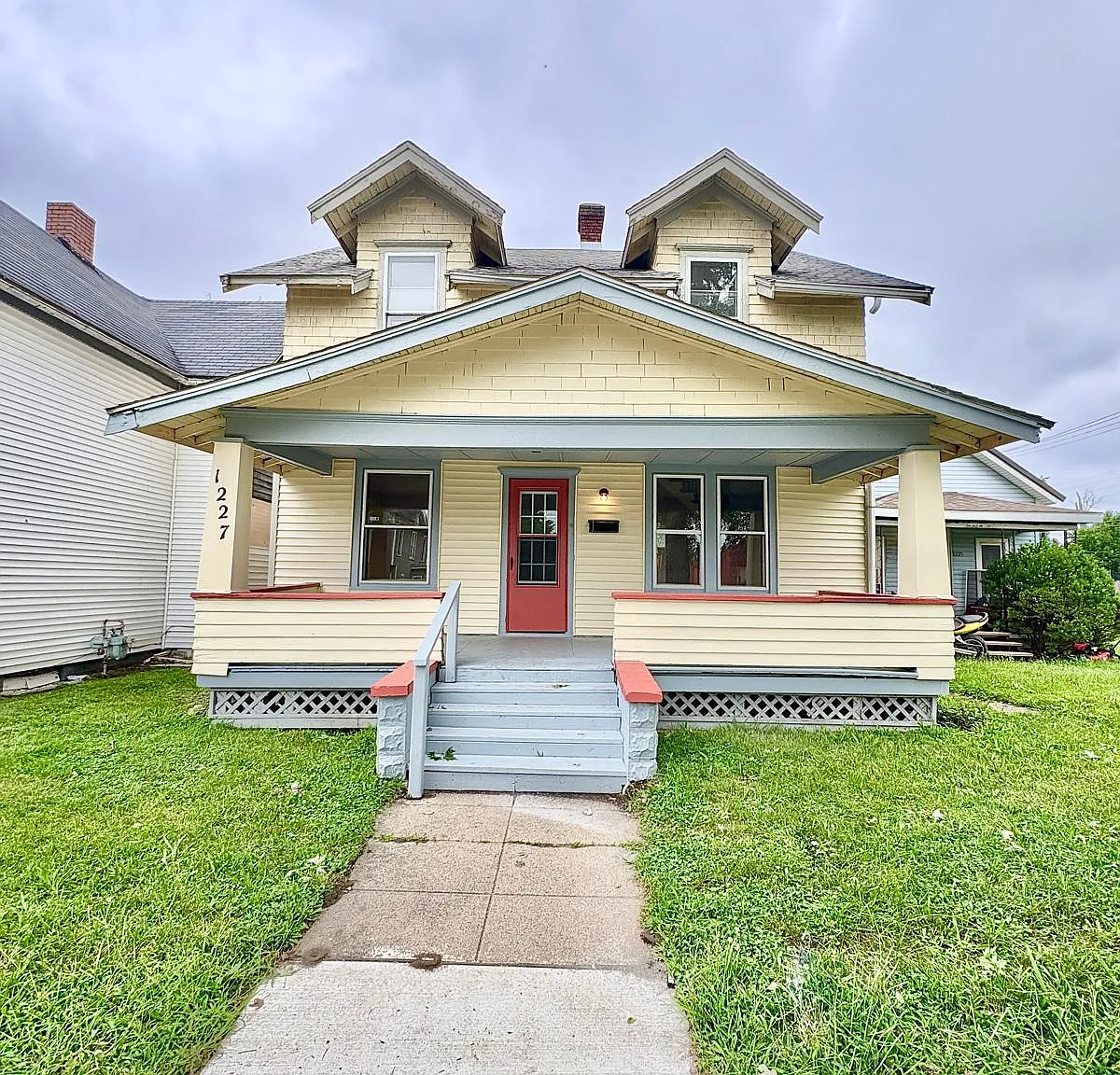 3 bed, 1.5 bath, 1352 sqft, $1,400 — Photo 1