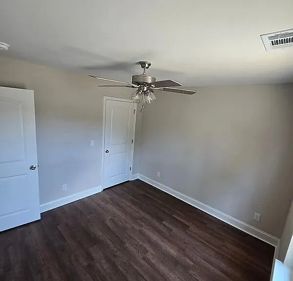 302 Hawaii Ave #D — Photo 5