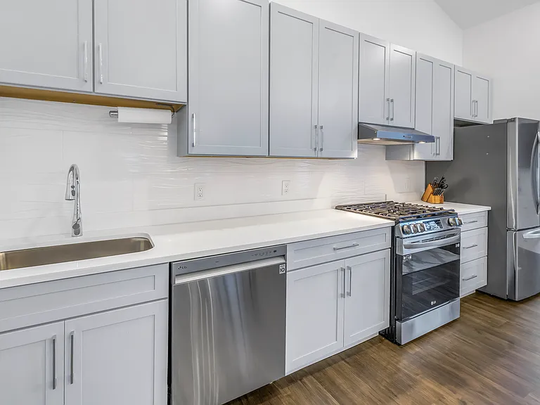 770 21st Ave N #1/2 — Photo 13