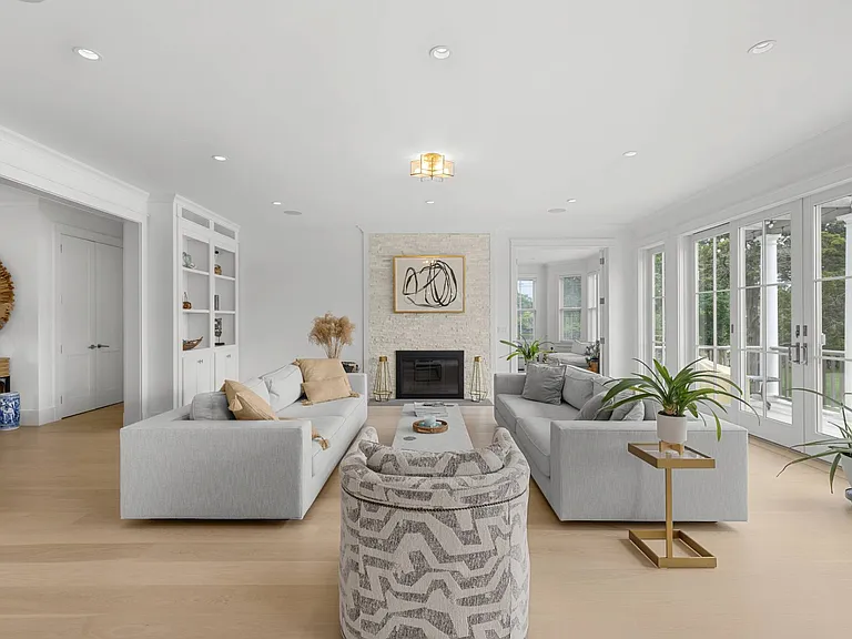 73 Beach Ln — Photo 5