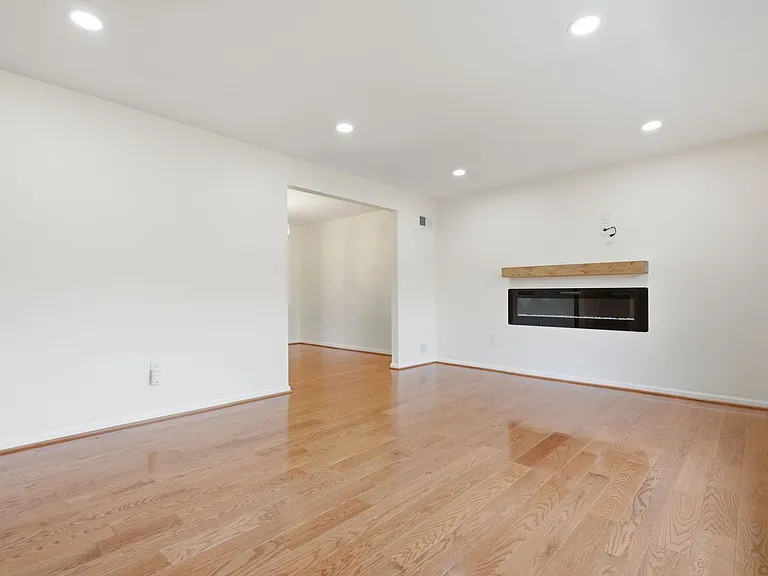 2521 Shanandale Dr — Photo 4