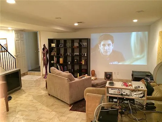 Rented by Akam Sales and Brokerage | media 32