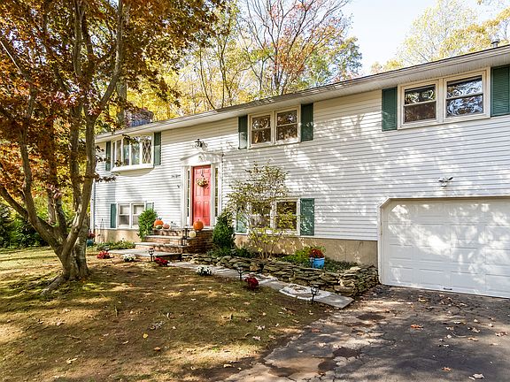 Front of 115 Murray Lane