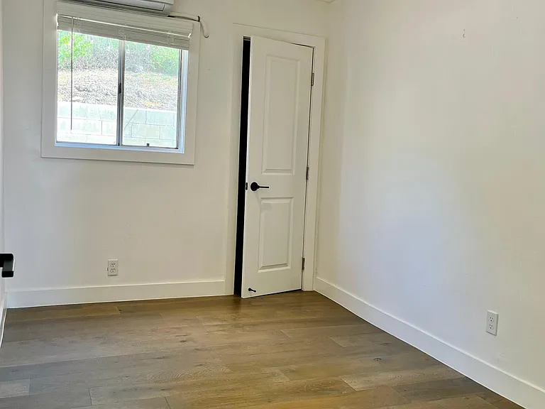 830 Laguna Ave — Photo 23