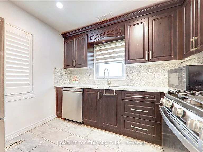 50 Chestnut Cres — Photo 9