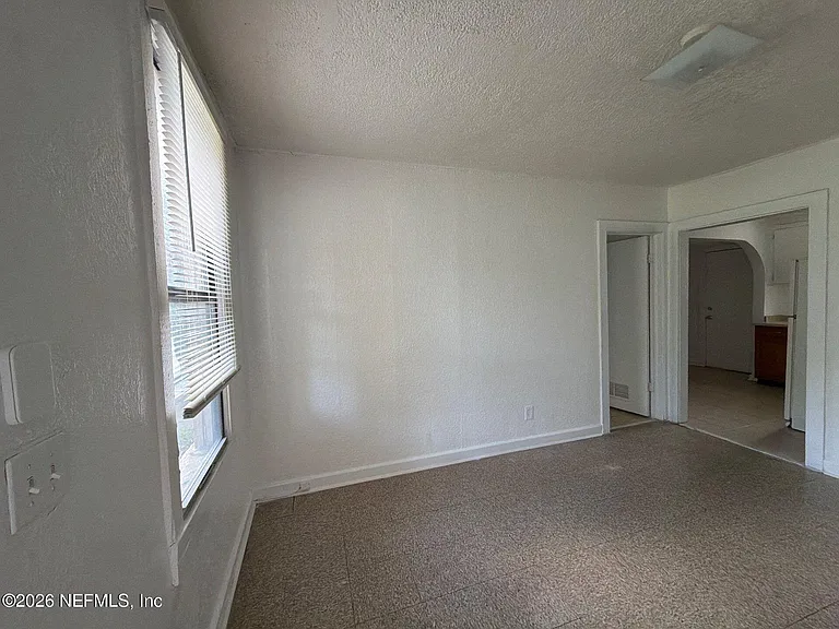1454 Winthrop St — Photo 7
