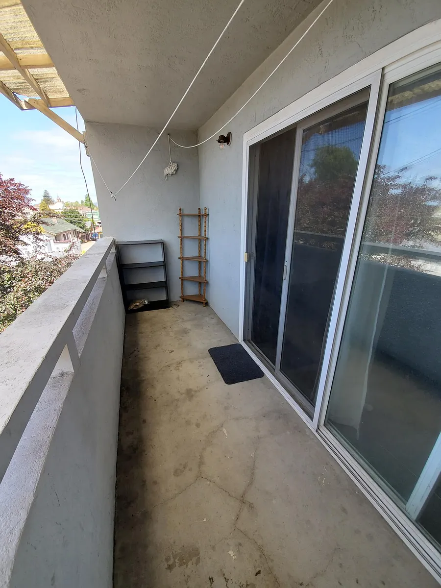 Building Photo - 2306 Roosevelt Ave #5
