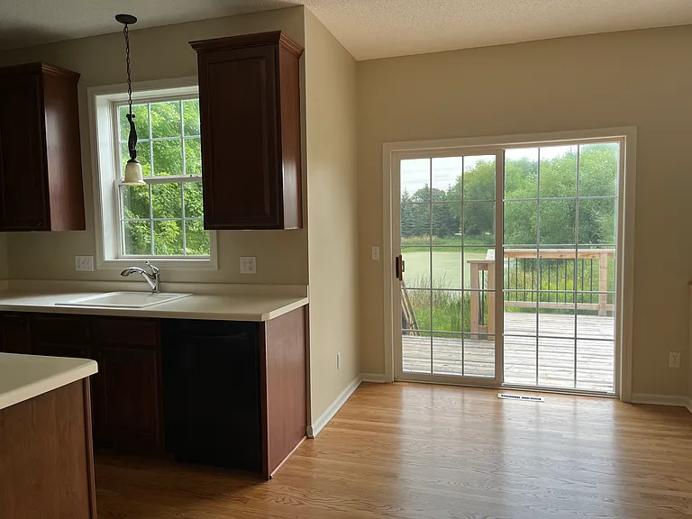 Informal dinning room between the kitchen and family room
