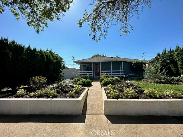 3 bed, 1104 sqft, $3,895 — Photo 1