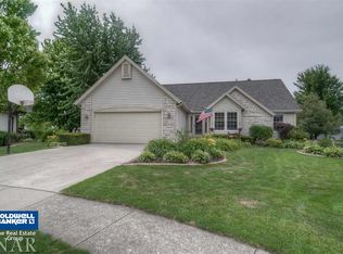 20 Fountain Lake Ct, Bloomington, IL 61704