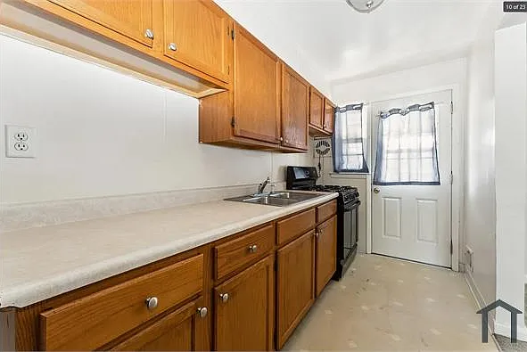 7900 Saint Claire Ln — Photo 12