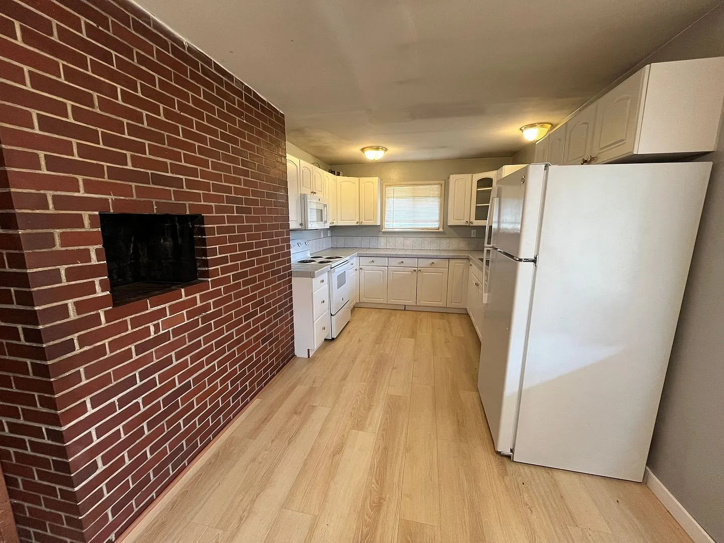Larch Way Townhomes — Photo 4