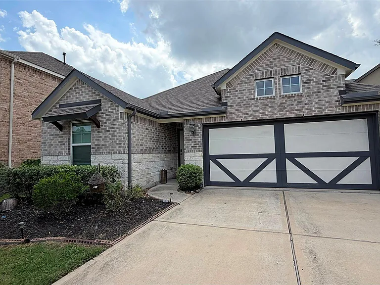 25112 Slow Pines Dr — Photo 1