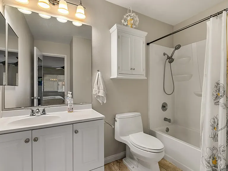 2530 Clairemont Dr #206 — Photo 5