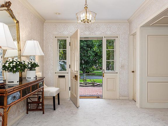 3rd image of 2205 Chaucer Rd