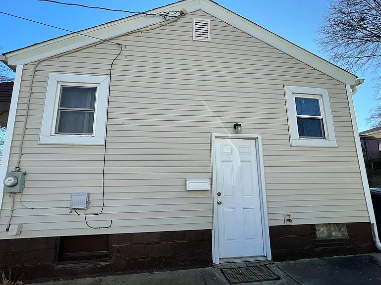 Edwin Ave — Photo 6
