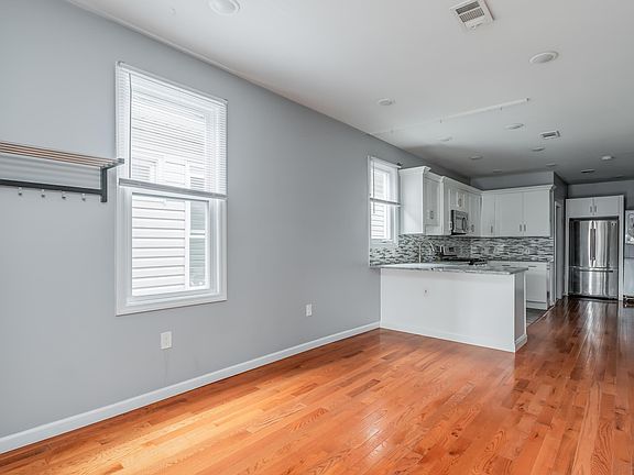 2nd image of 164 Avenue B #2